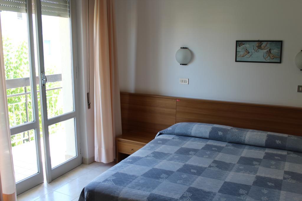Hotel Ribot Rimini Extérieur photo