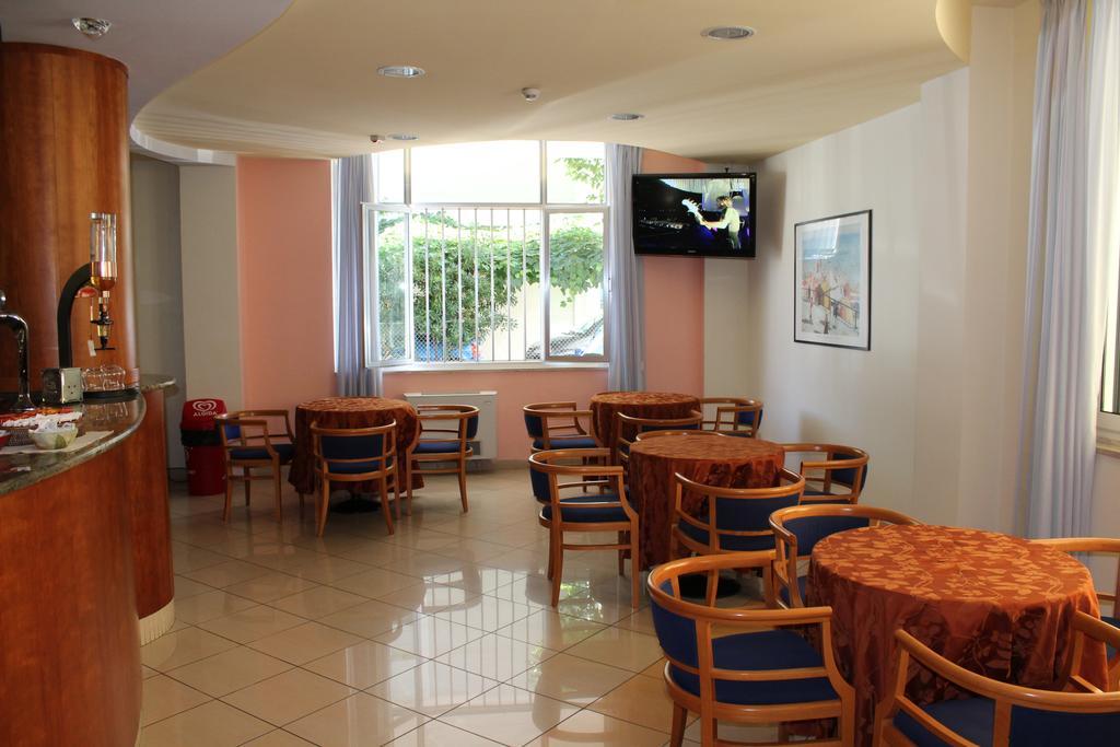 Hotel Ribot Rimini Extérieur photo