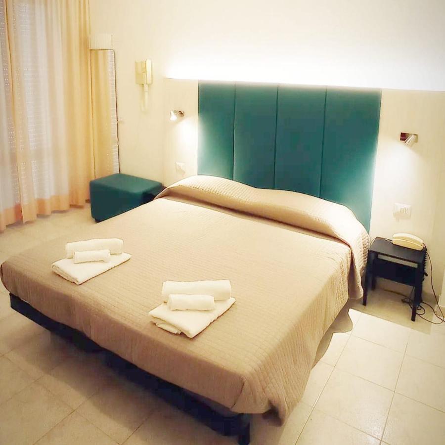 Hotel Ribot Rimini Extérieur photo