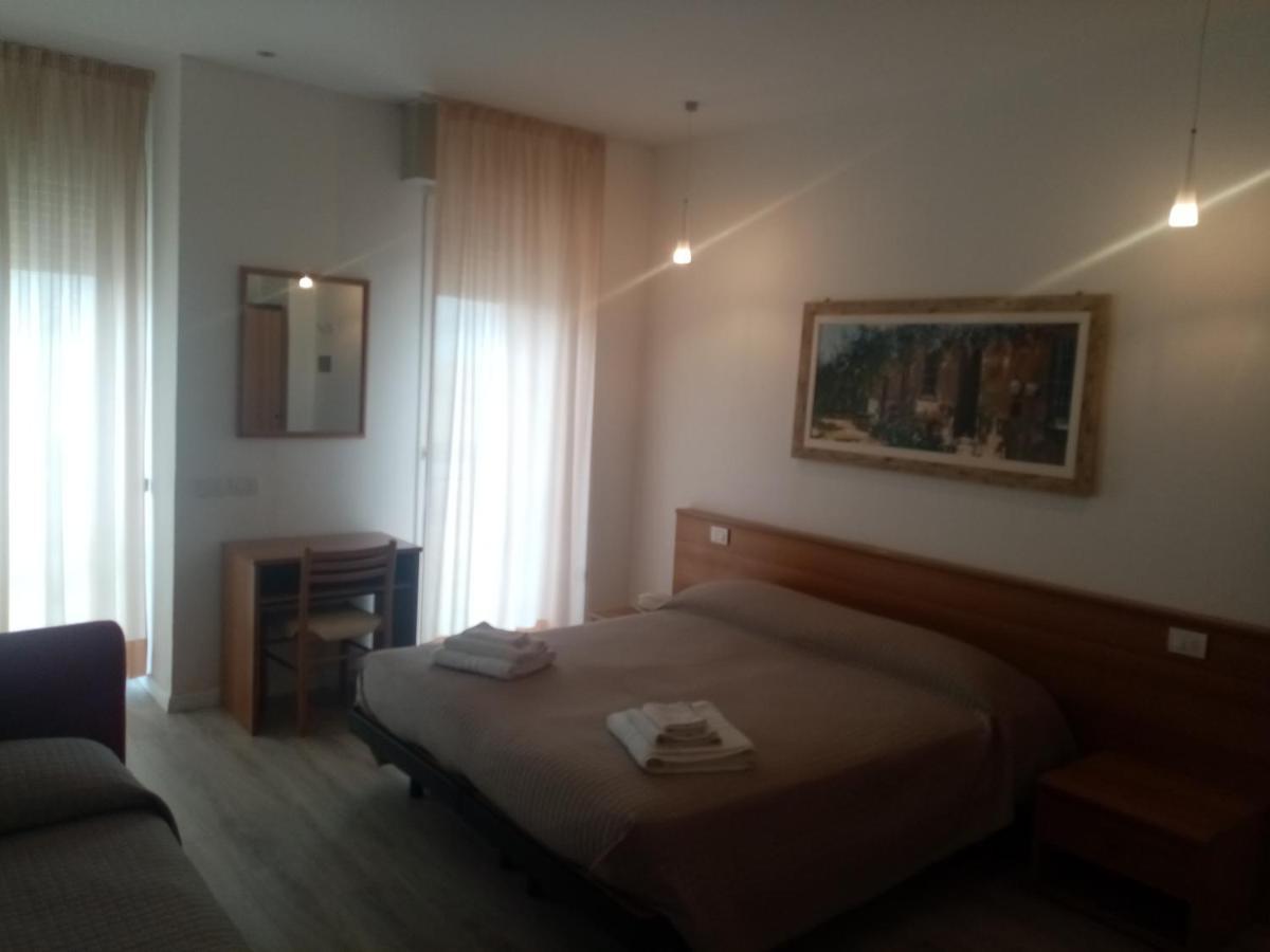 Hotel Ribot Rimini Extérieur photo