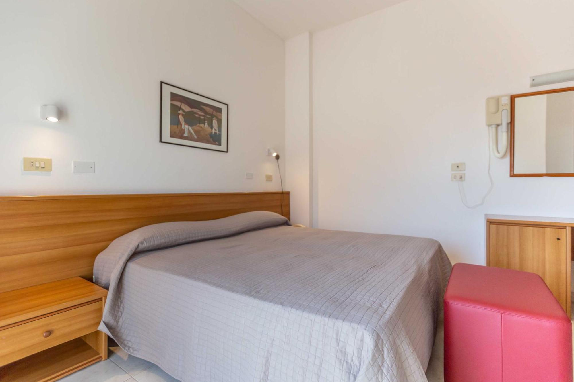 Hotel Ribot Rimini Extérieur photo
