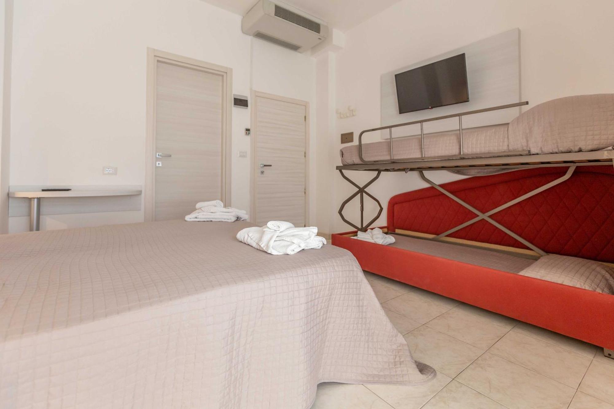 Hotel Ribot Rimini Extérieur photo