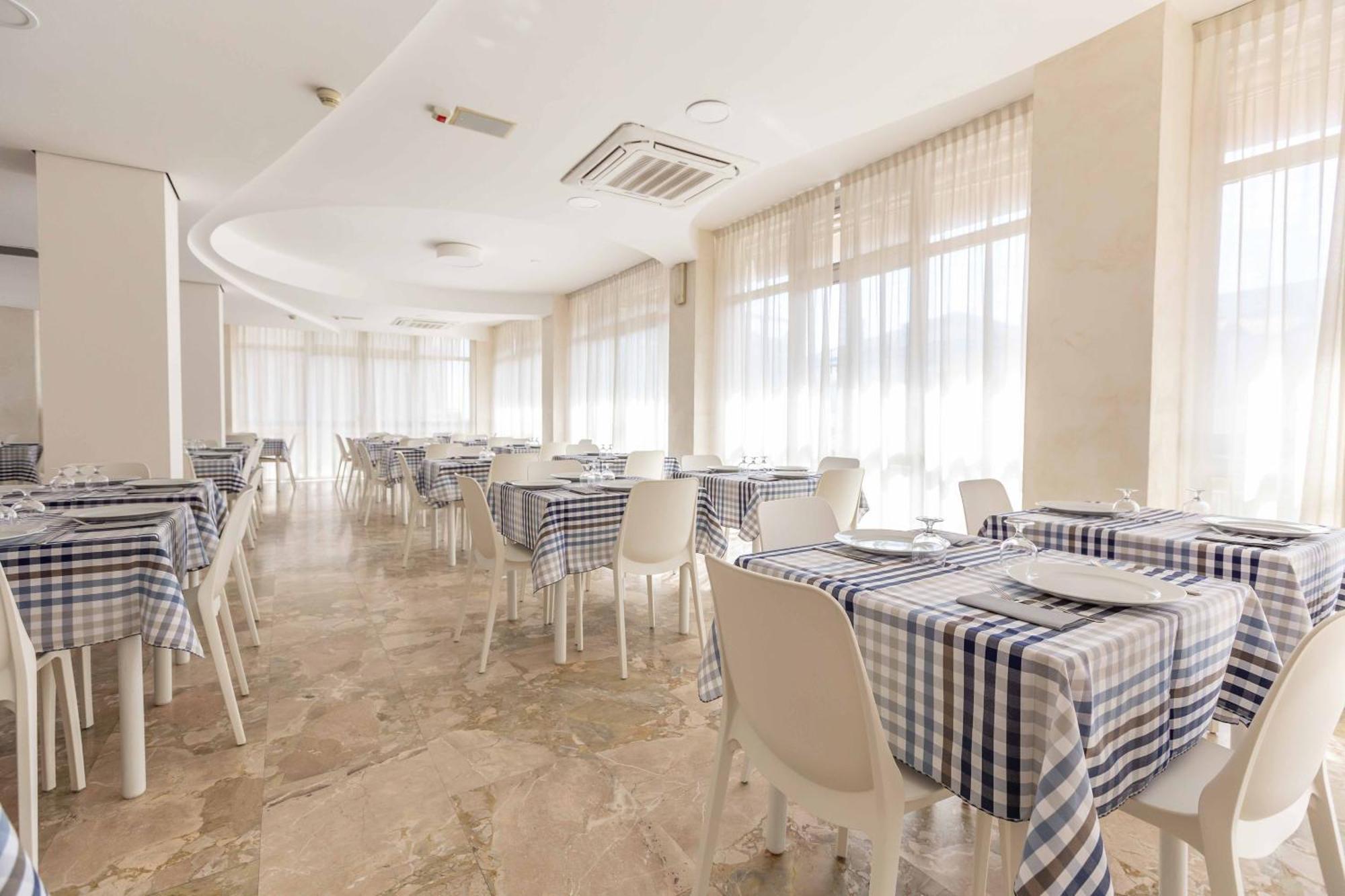 Hotel Ribot Rimini Extérieur photo